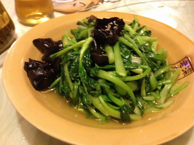 木耳炒鸡毛菜