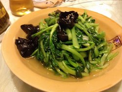 木耳炒鸡毛菜