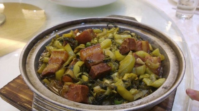 酸菜焖花腩