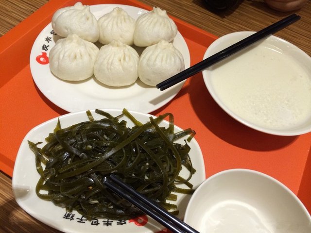 猪肉包子，凉拌海带