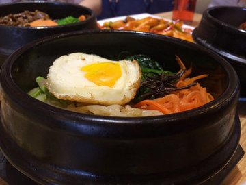 英玉石锅拌饭