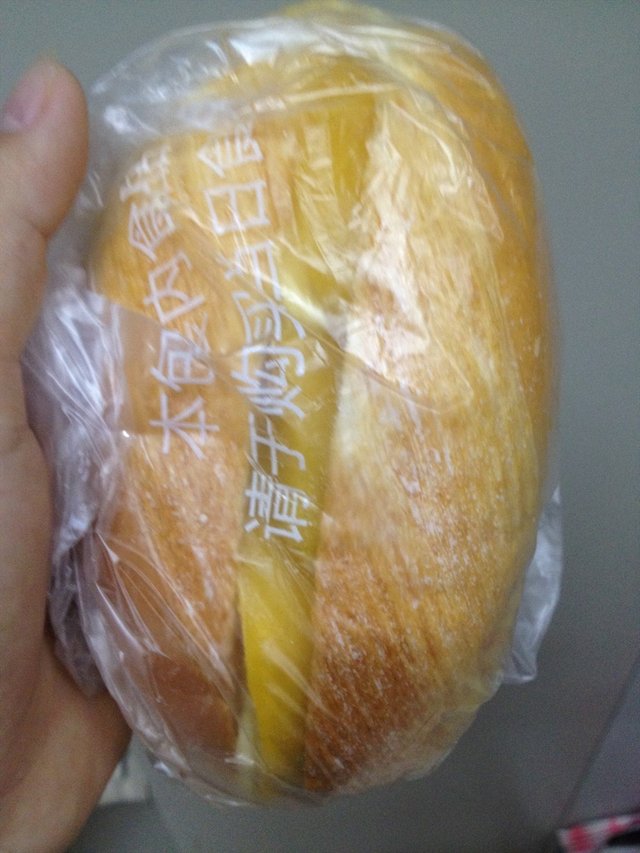 黄桃夹心面包