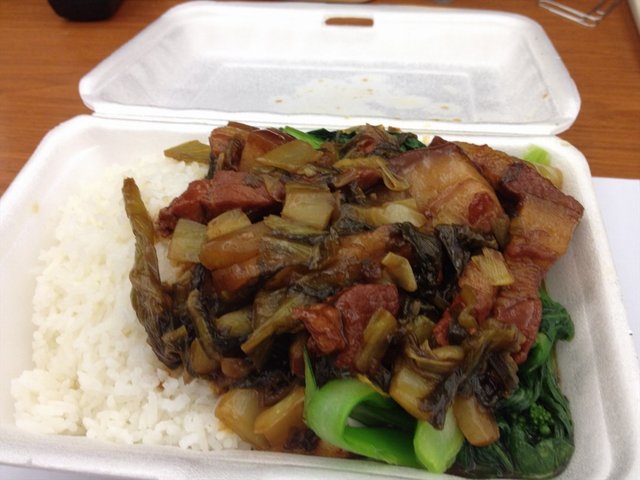 酸菜红炆肉饭