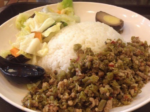 肉末酸豆角盖饭