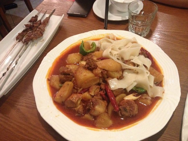 烤肉串，大盘鸡拌面