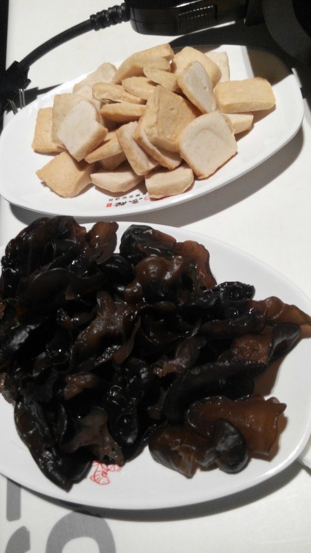 黑木耳和鱼豆腐