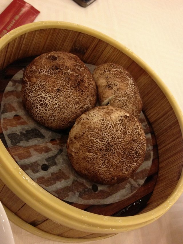 黑松露香菇包