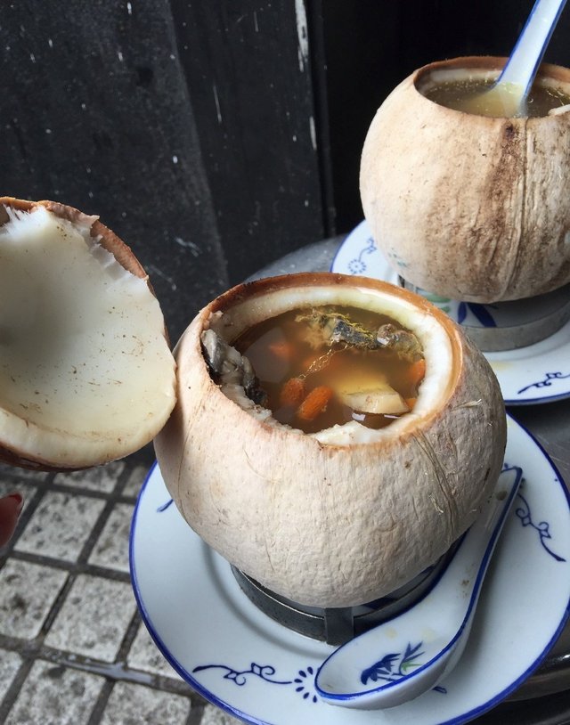 原只椰子炖竹丝鸡