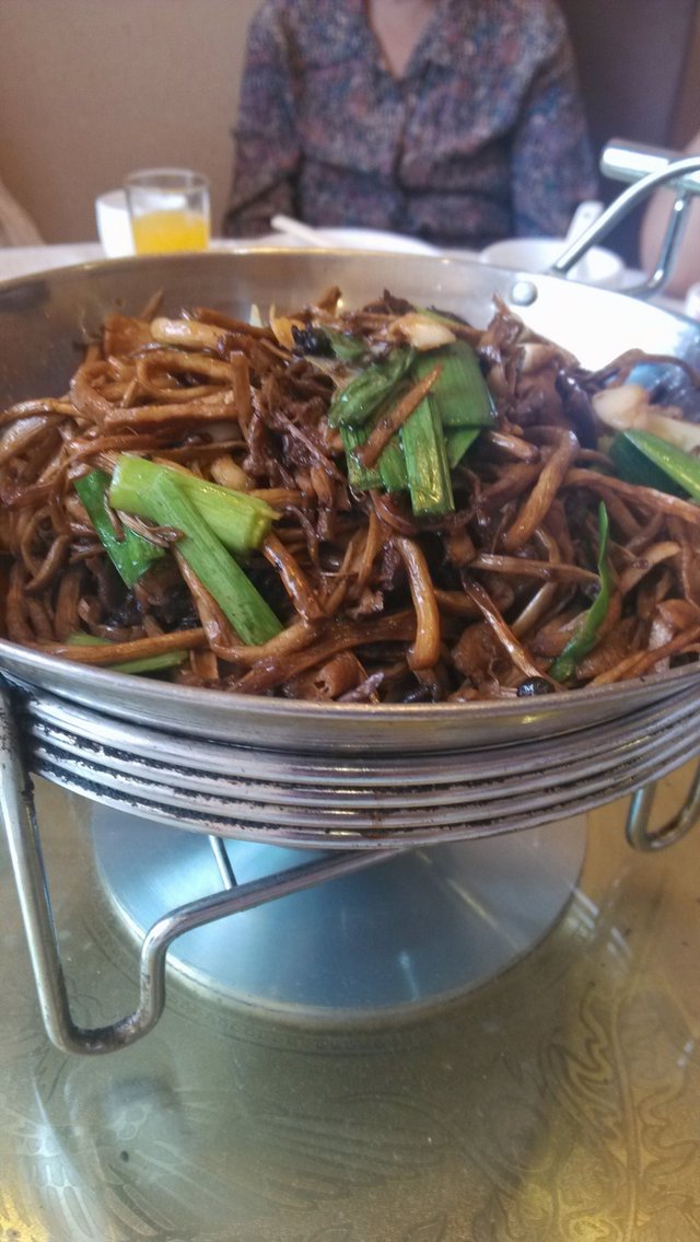 干锅茶树菇