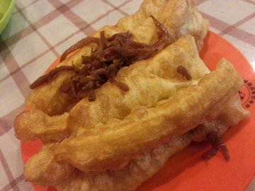 早点炸油条
