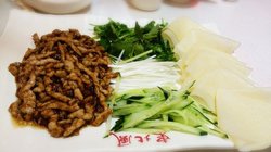 不是很正宗的说， 但是包的这个面皮特别好吃、