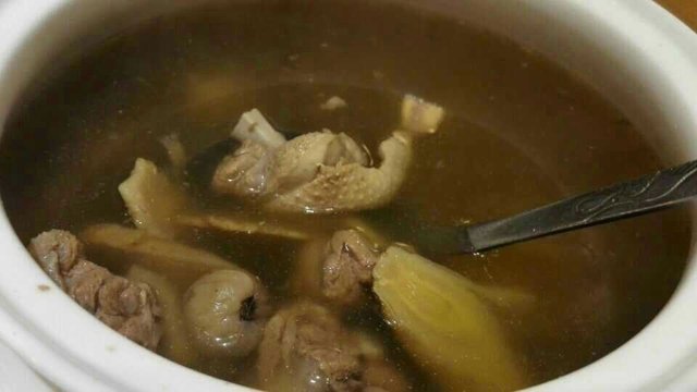 北棋炖老鸡汤