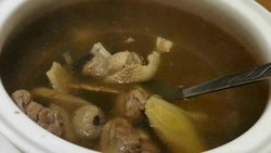 北棋炖老鸡汤