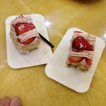 草莓千层蛋糕