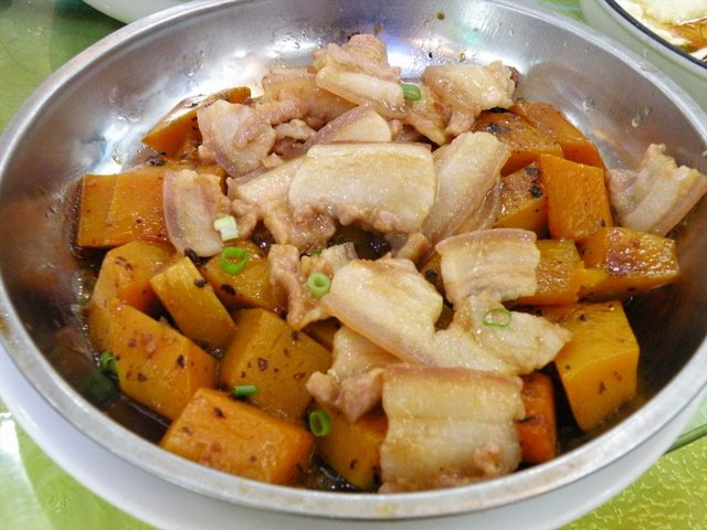 南瓜焖五花肉