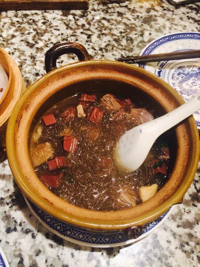 鸭血粉丝煲