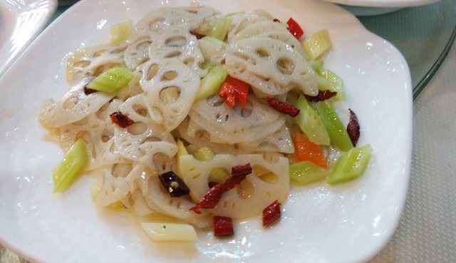 醋溜莲藕西芹