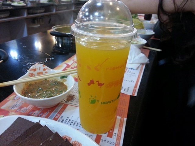 大杯冰芒果汁