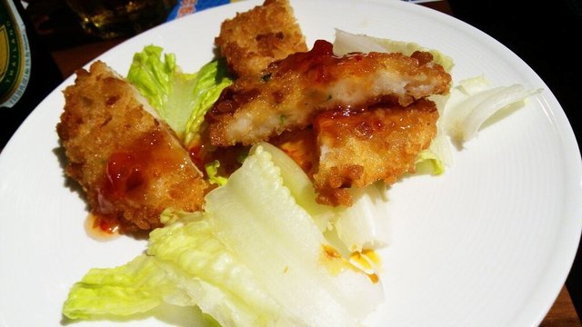 这个想必前面的两个炸物就稍有逊色了，至少我没吃出蟹肉的感觉。。。