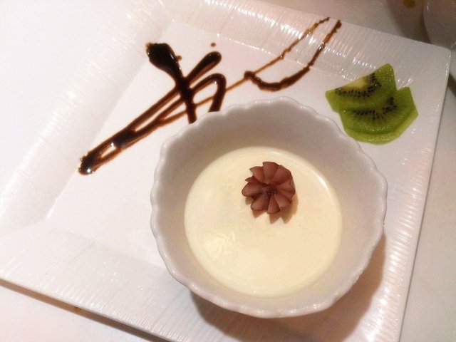 小盆友爱上他介乎与双皮奶与布丁之间的口感了~