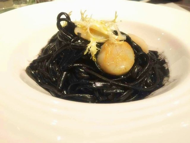 带子墨鱼汁扁意粉