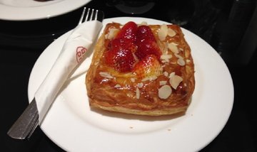 草莓面包