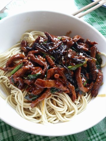 辣肉丝拌面