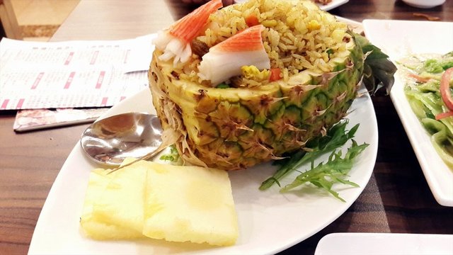 原只菠萝海鲜炒饭