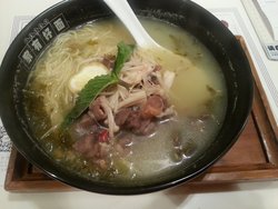 酸汤肥牛面