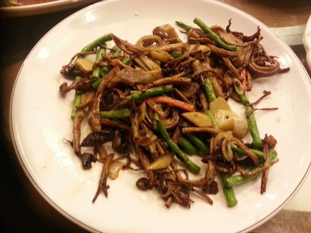 炒茶树菇