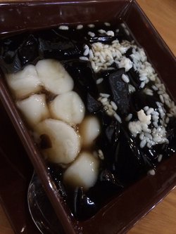 酒酿圆子龟苓膏