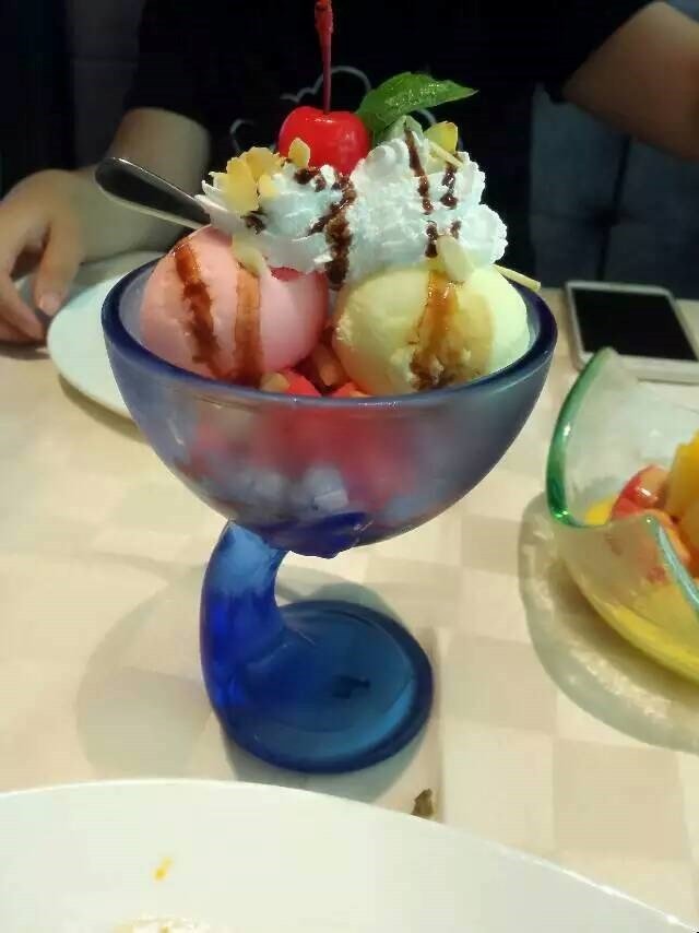 冰激凌甜点