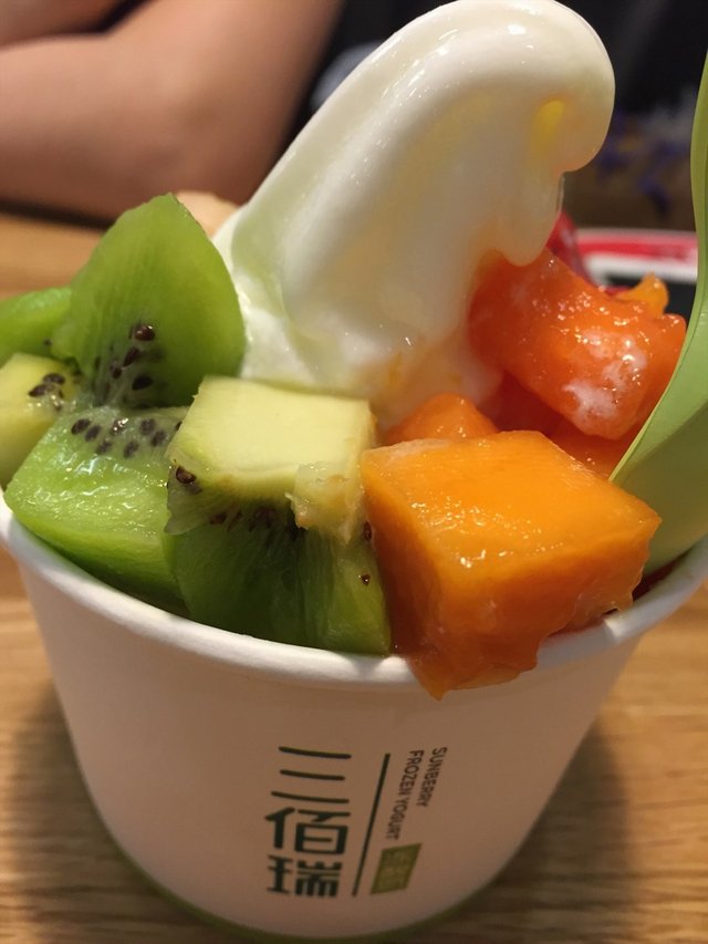 中杯冻酸奶