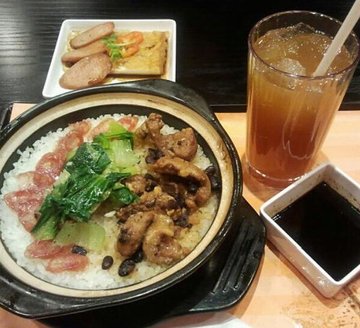 腊肠滑鸡煲仔饭