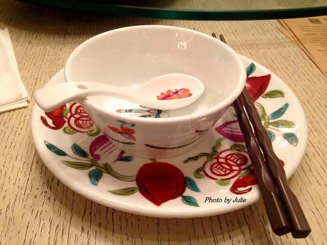 很喜庆的餐具