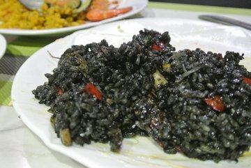 墨鱼汁海鲜饭