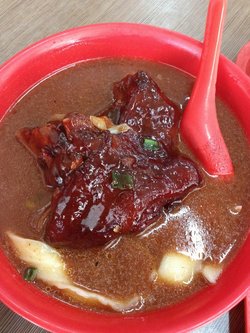 红烧蹄髈刀削面