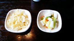 爽口的免费小菜一开始就端上来了～