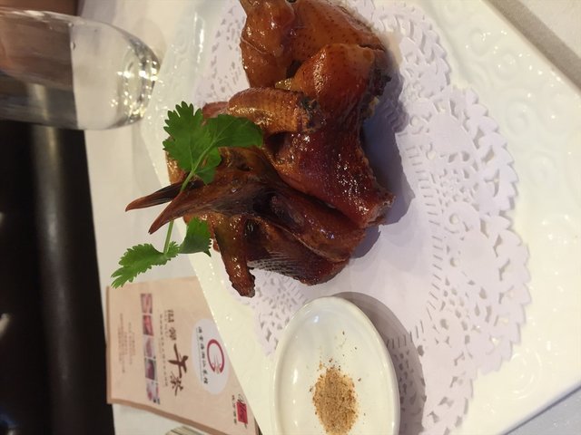 招牌脆皮乳鸽