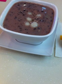 黑米糯米团子