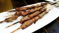 耶里夏丽羊肉串必点的，按串买的，一共拿了十串，先上的四串已经被吃光了～肉质紧实，正宗羊肉的味道，要的都是不辣的，现在外面的正宗羊肉串都5米了，这里才3.5，而且肉还挺多。