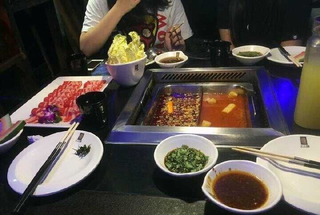 西红柿酸汤鸳鸯锅