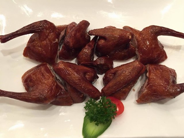 烤乳鸽