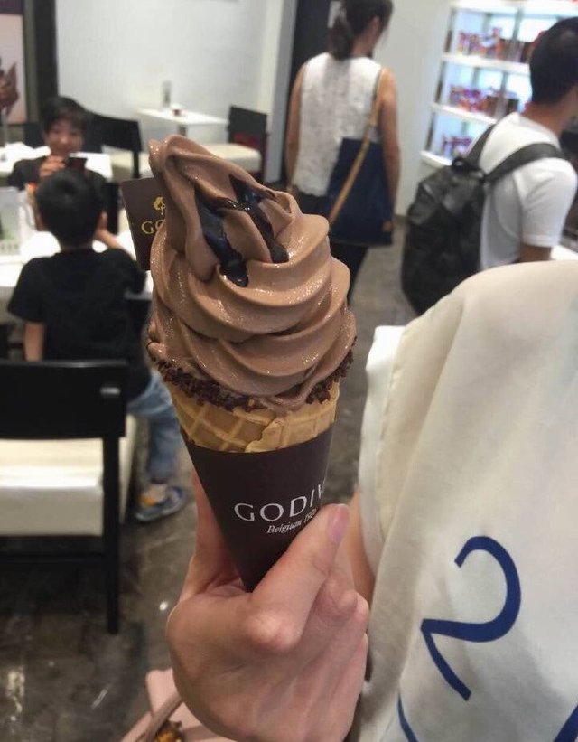 巧克力软冰激凌