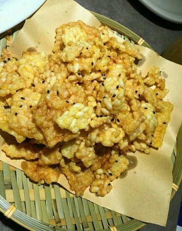 咸蛋黄焗锅巴