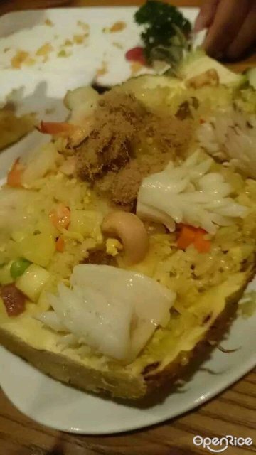 菠萝海鲜炒饭