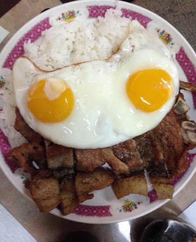 猪扒煎双蛋饭
