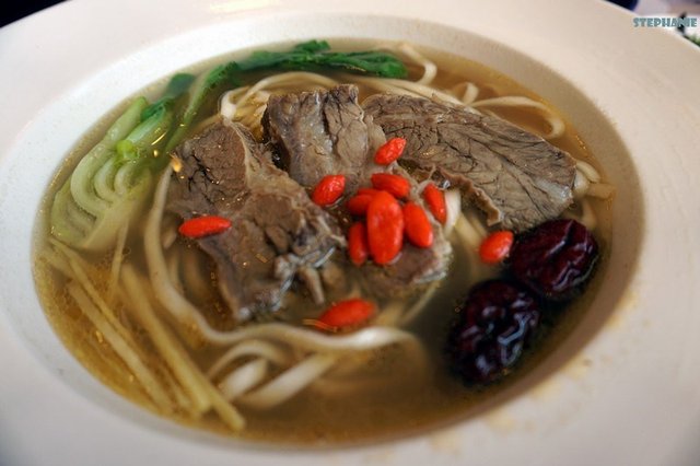 金牌养生牛肉面