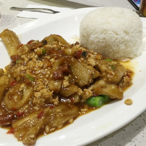 咸鱼茄子饭 - 地王的香港新发烧腊茶餐厅(书城店)