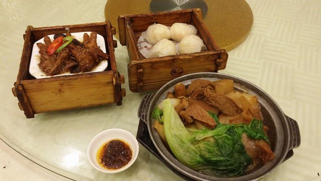 牛腩猪肠粉虾饺凤爪
